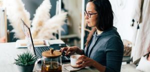 woman writing good website content on laptop